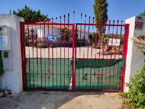 Entrada a la finca deshauciada